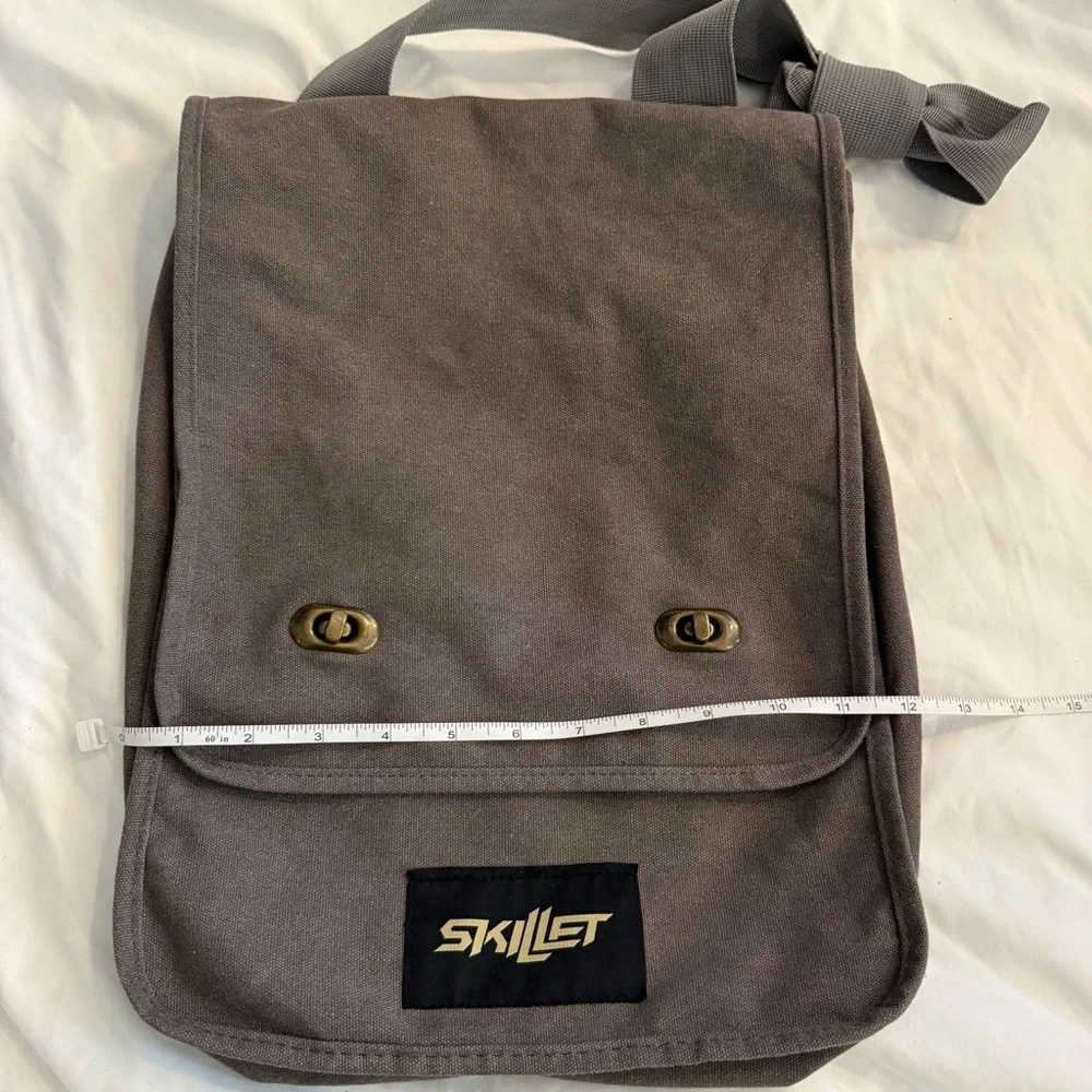 NWOT Skillet Branded Crossbody Messenger Bag Rare